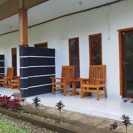 Tatasya Homestay Senaru Exterior photo