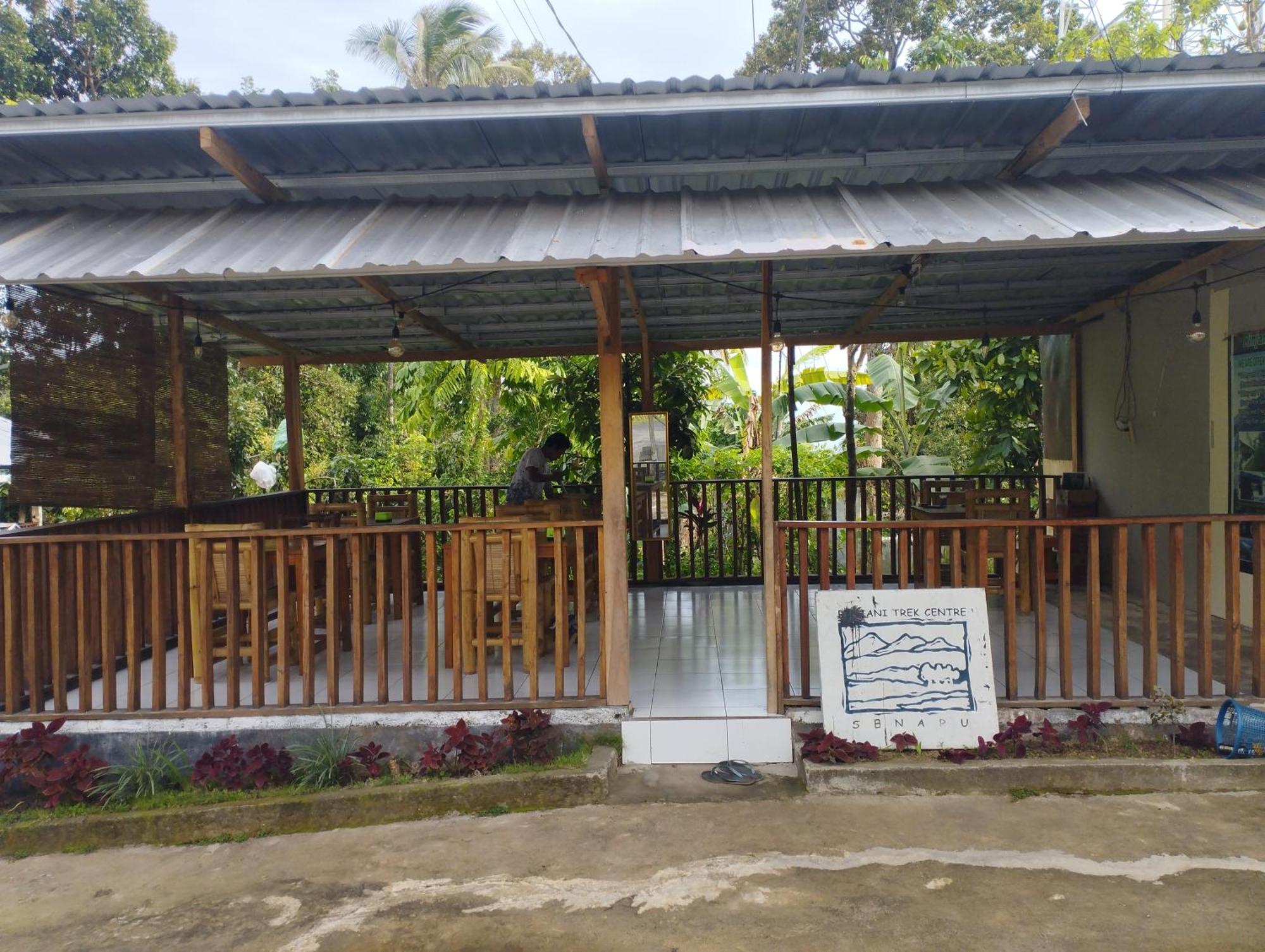 Tatasya Homestay Senaru Exterior photo