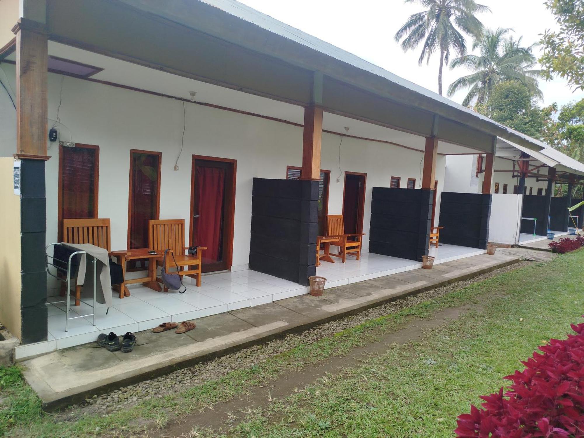 Tatasya Homestay Senaru Exterior photo